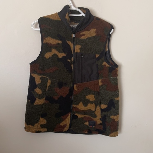 Herschel Camo Sherpa Vest Size M - Picture 3 of 6